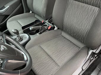 Opel Astra Notchback - 12