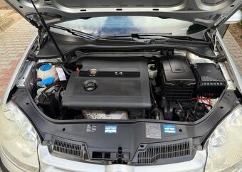Volkswagen Golf 1,4i klima , Dobrý stav benzín manuál 55 kw - 12