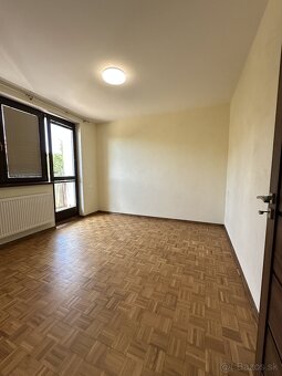 Krásny 4 izbový byt v tichej lokalite mesta Nitra - 12