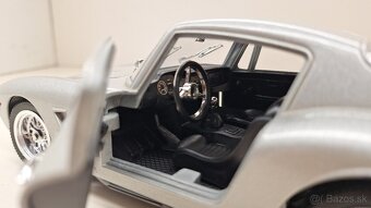 1:18 FERRARI 250GT BERLINETTA - 12