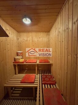 Kúsok Versailles pod Tatrami-kráľovská vila v Poprade - 12