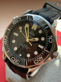 Omega Seamaster 007 “On Her Majesty’s Secret” 42mm - 12