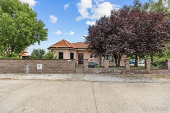 REZERVOVANÉ - RD (OBJEKT) V ATRAKTÍVNEJ LOKALITE SO SKLADOM - 12