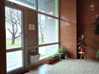 1-izbový byt vo vyhľadávanej lokalite, Nobelovo námestie, BA - 12