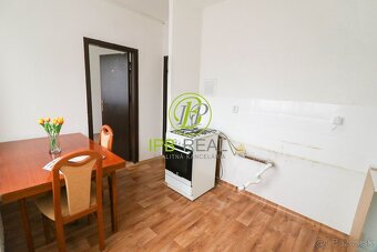 DOBRÁ LOKALITA 4-izb. byt s loggiou na Nejedlého ul. v Dúbr - 12