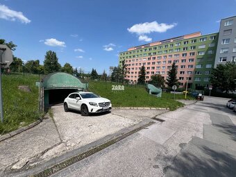 Západ -Terasa - ul. Idánska, 18 m². GARÁŽ.Elektronická brána - 12
