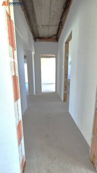 Nový skolaudovaný 4-izbový apartmán s terasou i parkovaním - 12