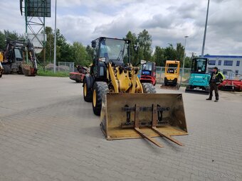 Čelní nakládač CAT 908 MTH - 12
