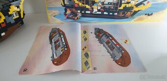 LEGO Pirátska loď - 12