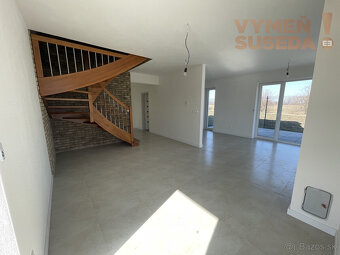 VYMEŇ SUSEDA  - Výnimočný 4-izbový byt ako stvorený pre rod - 12
