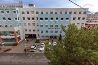 Na predaj 2-izbový byt po kompletnej rekonštrukcii v centre  - 12