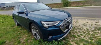 Audi E-tron 50 quattro Advanced Odpočet DPH: 22 358 € Možnos - 12