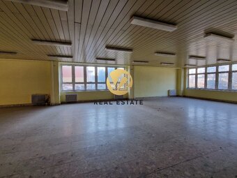 Na PREDAJ budova 3000m2 v Nitre - 12