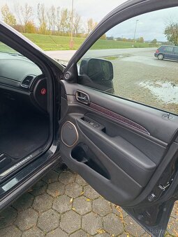 Jeep Grand Cherokee - 12