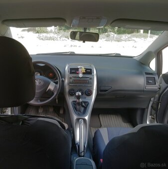 Toyota Auris 1,6 benzín - 12