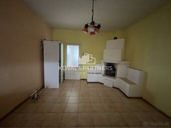 Priestranný poschodový rodinný dom s garážou - Kovarce - 12