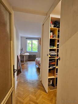 PRENÁJOM slnečný zrekonštruovaný 3-izbový byt na začiatku Ra - 12