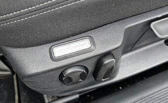 Volkswagen Passat Variant 2.0 TDI Elegance DSG - 12