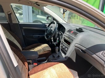 Škoda Octavia 1.6 Tour II nízky nájazd km 38.000 - 12