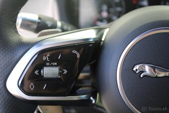 Jaguar XE 2.0D I4 R-Dyn SE AWD AT - 12