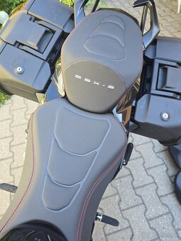 Suzuki gsx s 1000 gt - 12