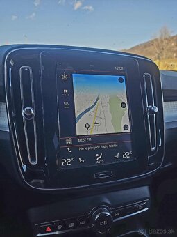 Volvo XC40 2.0d D4 Momentum AWD A/T - 12