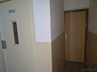 Na prenájom izbový byt s balkónom Handlová - 12