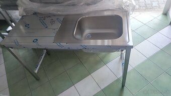 Umývacie gastro stoly, drezy a dvojdrezy s policou - 12