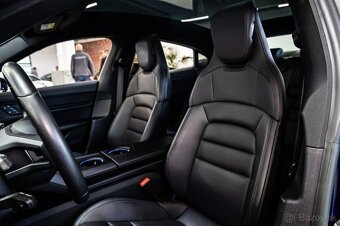 Porsche Taycan - 12