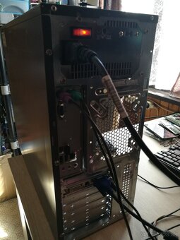 PC Intel Pentium DualCore. 2 X 250 GB. 4 GB. Windows 7. - 12