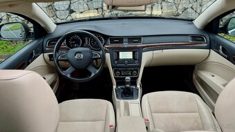 Škoda Superb 2.0 TDI 103kw 4x4 PANO KEYLESS - 12