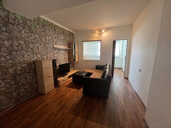 Na predaj 3 izbový byt v centre Brezna,pri parku 71m2 - 12