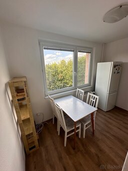 🏡 Priestranný 4-izbový byt v Ružinove ideálny pre študentov - 12