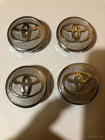 Stredové krytky (pukličky) Toyota priemeru 57,60 a 62 mm - 12