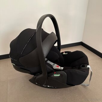 CYBEX Cloud T i-Size Urban Mobility Black - 12