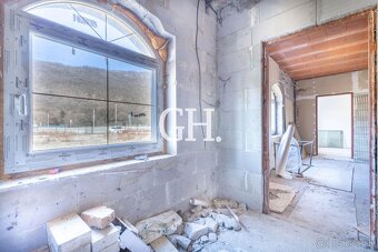 Na predaj rozľahlý rodinný dom s veľkým pozemkom pri hlavnom - 12