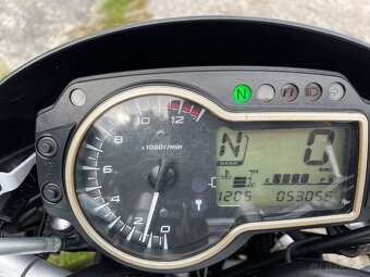 Suzuki gsr 750 - 12