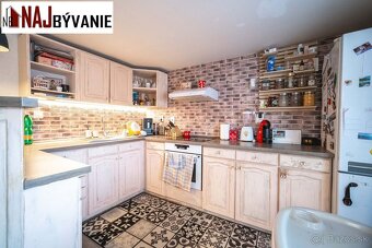 Priestranný dom v Stankovanoch – bývanie aj podnikanie v jed - 12