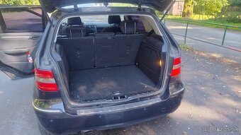 Mercedes Benz B - 12