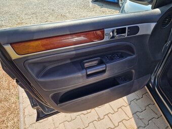 Volkswagen Touareg 3.0 TDi V6 A/T 225k 4x4 (diesel) - 12