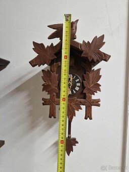 Dvoje nástenné hodiny - 12