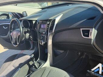 Hyundai i30 1.6 CRDi DOHC 16V Comfort - 12