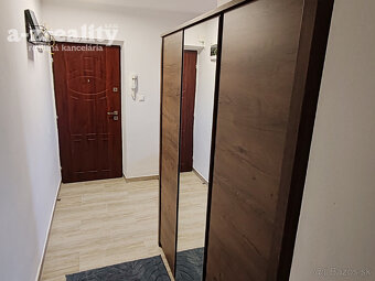 Prerobený 2 izbový byt na prenájom v centre Komárna - 12