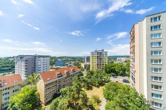 Slnečný 3-izbový byt, loggia, výhľad, zeleň, poloha, L.Dérer - 12