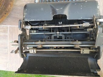 Zbrojovka Brno Historický písací stroj. - 12