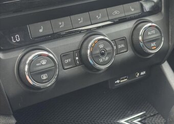 Škoda Octavia 2,0 TSI RS 162kW MANUÁL +PNEU benzín manuál - 12