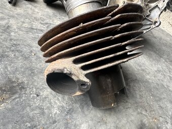 Predám DIELY motora  ČZ 250/455 - 12