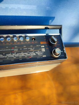 Vintage radio - 12