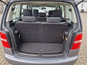 Predám Volkswagen Touran 1.9 TDI 77 KW..7-miestny,Tažné,Navi - 12