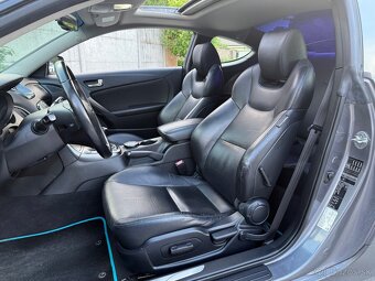 Hyundai Genesis Coupe 2.0T - 12